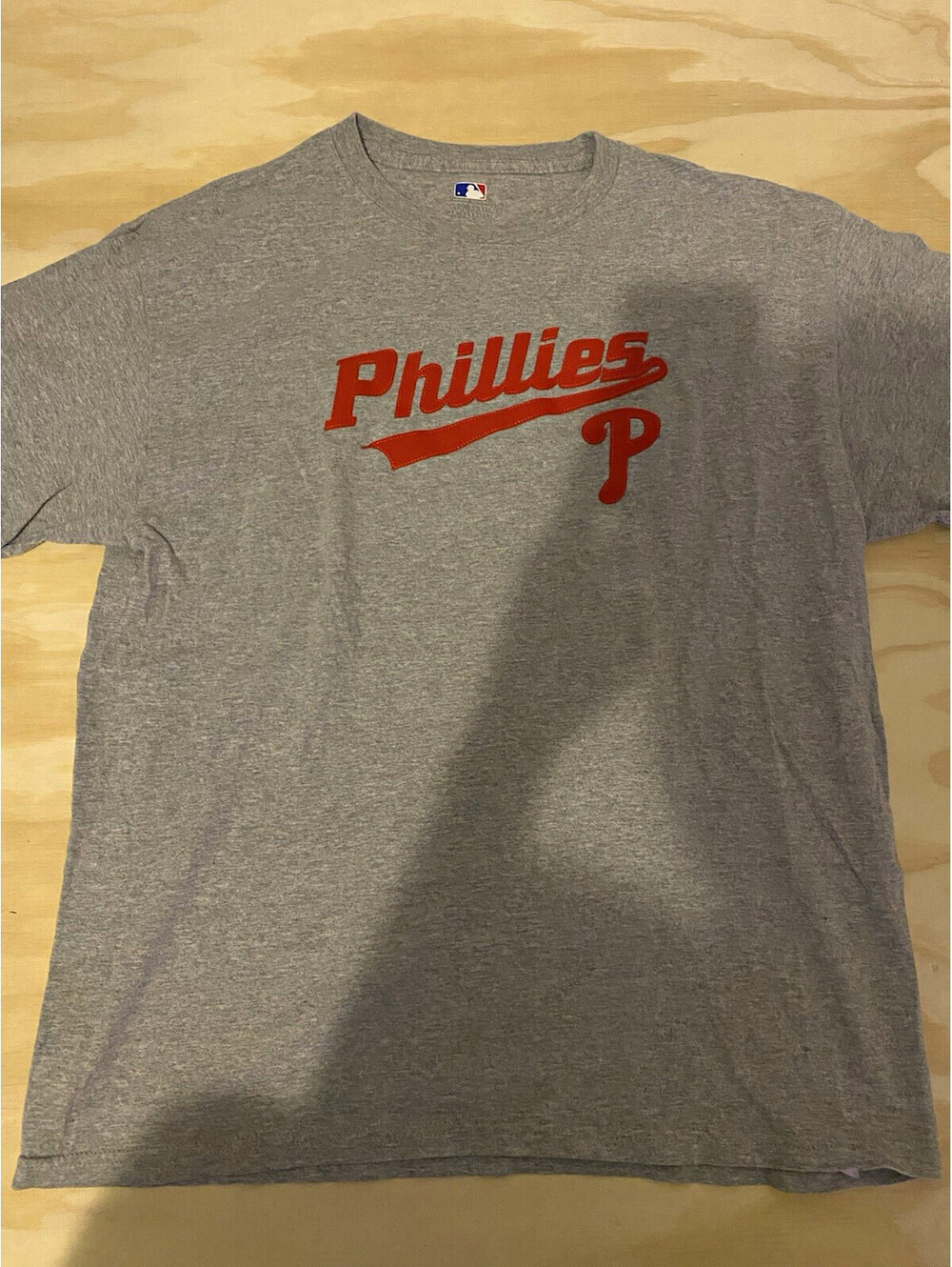 MLB Philadelphia Phillies Gray/Red Short Sleeve T-Shirt Shirt Size L